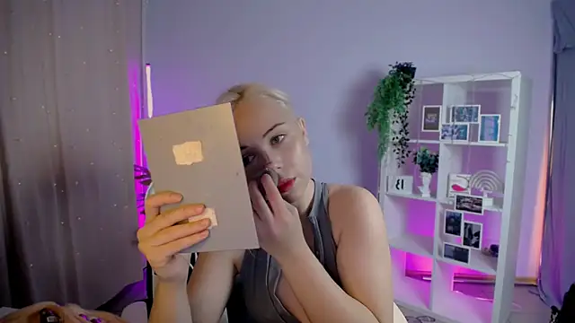 Charlotte Colinss online show from November 10, 2025, 4:28 am