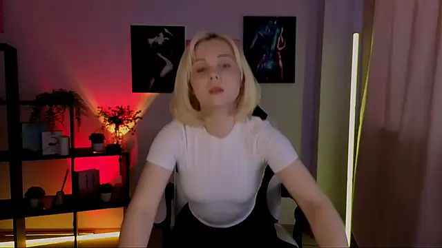 Charlotte Colinss online show from April 30, 2026, 4:41 am