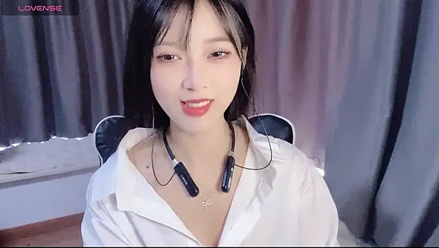 Cicicici-cc online show from October 24, 2025, 2:43 am