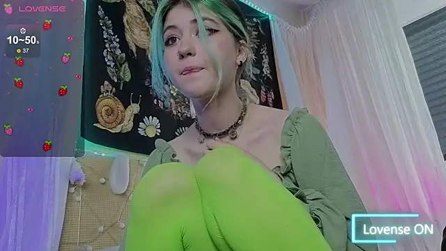 Snapshot of Miko_Meow chatting on May 8, 2026, 1:04 pm Miko Meow online show from May 8, 2026, 1:04 pm