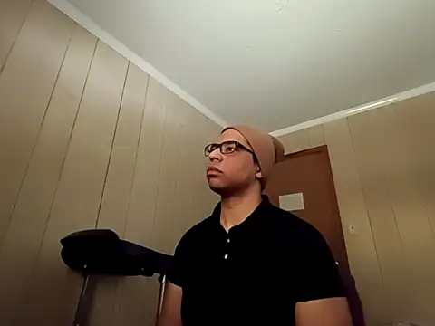 NaturalBeautyQueen online show from April 1, 2026, 4:04 pm