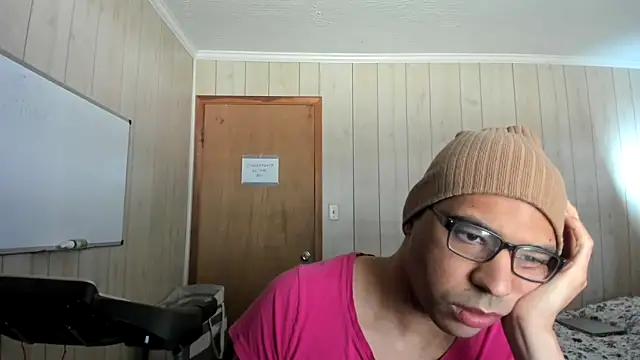 Snapshot of NaturalBeautyQueen chatting on October 14, 2025, 4:29 pm NaturalBeautyQueen online show from October 14, 2025, 4:29 pm