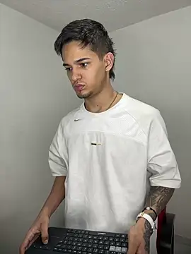 Alex mojica online show from March 20, 2026, 6:14 am