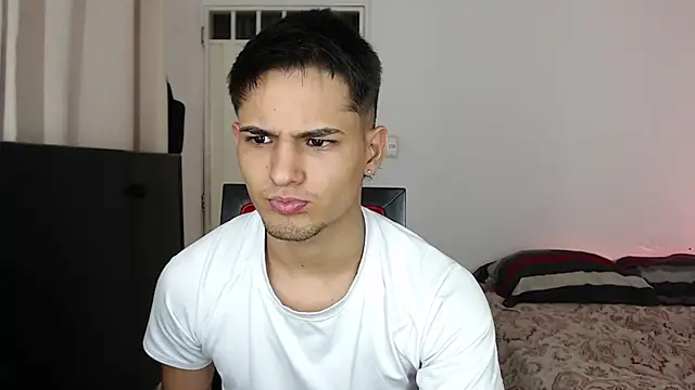 Snapshot of Alex_mojica chatting on November 16, 2025, 5:12 am Alex mojica online show from November 16, 2025, 5:12 am