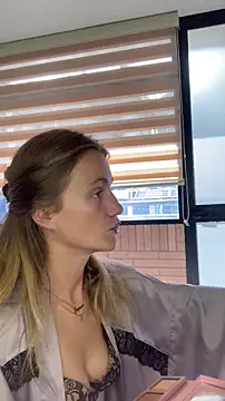 Snapshot of andyzuzka chatting on October 27, 2025, 1:34 pm andyzuzka online show from October 27, 2025, 1:34 pm