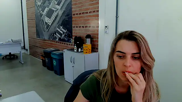 Snapshot of SweetGraciosa chatting on December 5, 2025, 5:55 pm SweetGraciosa online show from December 5, 2025, 5:55 pm