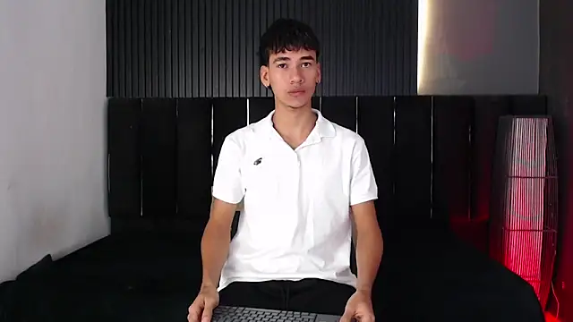 Snapshot of Dominic_ghost chatting on February 28, 2026, 12:32 am Dominic ghost online show from February 28, 2026, 12:32 am