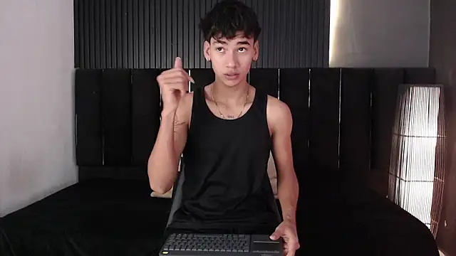 Snapshot of Dominic_ghost chatting on February 12, 2026, 12:43 am Dominic ghost online show from February 12, 2026, 12:43 am