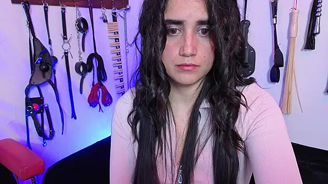 elowen halley1 online show from May 5, 2026, 6:22 pm
