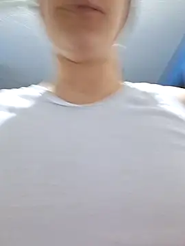 vaneza1999 online show from October 14, 2025, 5:02 pm