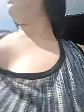 vaneza1999 online show from October 5, 2025, 6:42 pm