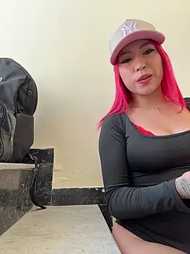 Scarlett fiire online show from November 7, 2025, 5:06 pm