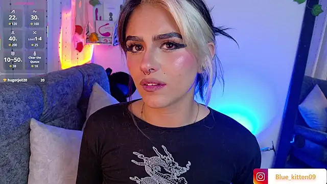 Snapshot of blue_kitten chatting on November 28, 2025, 4:12 am blue kitten online show from November 28, 2025, 4:12 am