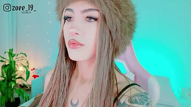cuteezoe online show from May 6, 2026, 4:49 am