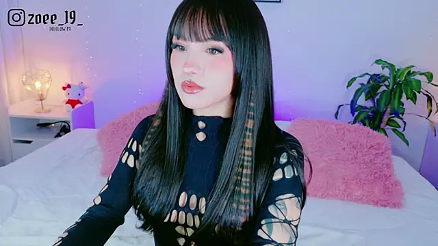 cuteezoe online show from March 25, 2026, 4:01 am