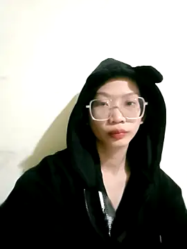 Snapshot of Joywhar chatting on December 2, 2025, 8:43 pm Joywhar online show from December 2, 2025, 8:43 pm