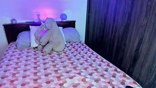 Snapshot of Flora_Minx chatting on October 29, 2025, 1:48 am Flora Minx online show from October 29, 2025, 1:48 am