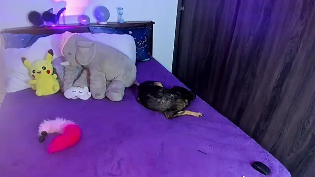 Snapshot of Flora_Minx chatting on November 15, 2025, 12:25 am Flora Minx online show from November 15, 2025, 12:25 am