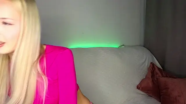  Cutiefull Lion  online show from May 5, 2026, 4:48 am