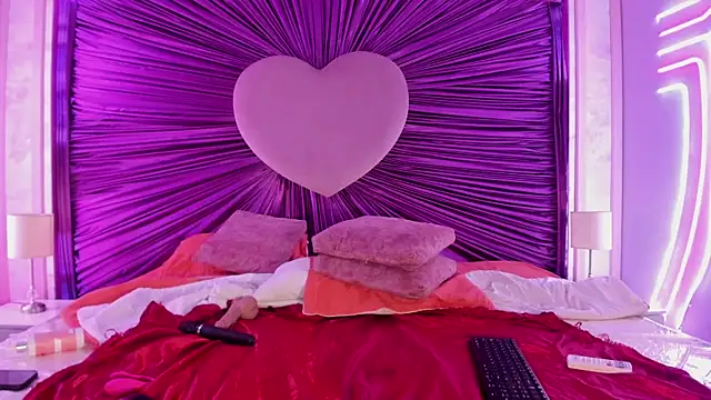 EllyMiller online show from December 16, 2025, 3:22 am