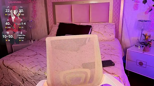 Snapshot of AlanaOdison chatting on November 14, 2025, 8:56 pm AlanaOdison online show from November 14, 2025, 8:56 pm