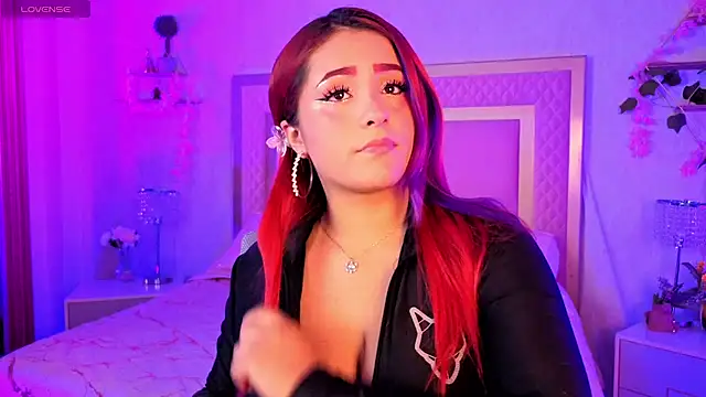 Snapshot of AlanaOdison chatting on November 13, 2025, 8:35 pm AlanaOdison online show from November 13, 2025, 8:35 pm