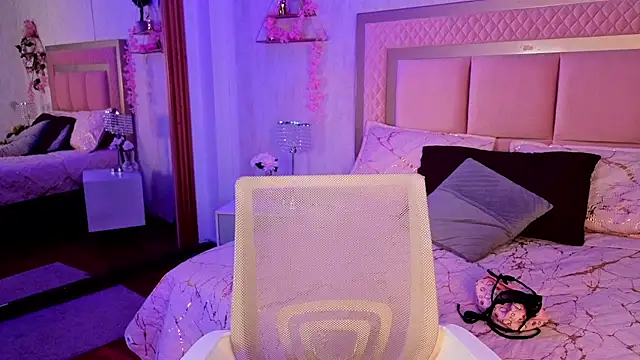 Snapshot of AlanaOdison chatting on November 20, 2025, 9:04 pm AlanaOdison online show from November 20, 2025, 9:04 pm