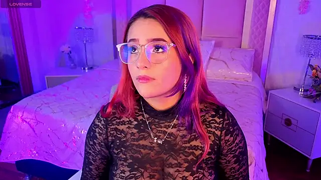 Snapshot of AlanaOdison chatting on November 5, 2025, 8:34 pm AlanaOdison online show from November 5, 2025, 8:34 pm