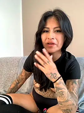 Snapshot of mrskarmaa chatting on November 12, 2025, 9:13 am mrskarmaa online show from November 12, 2025, 9:13 am