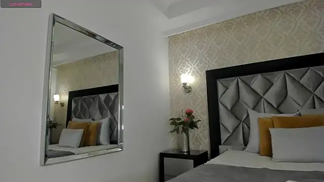 Layla Mackenzie online show from October 13, 2025, 12:45 am