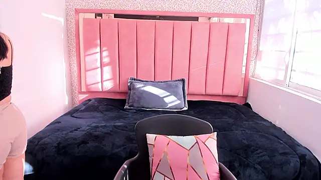 Snapshot of Barbara_fox__ chatting on November 27, 2025, 12:05 pm Barbara fox online show from November 27, 2025, 12:05 pm