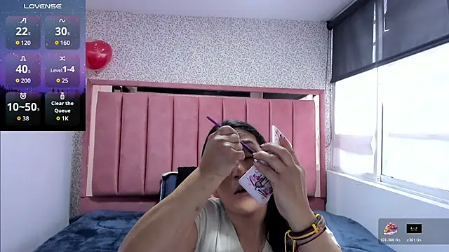 Snapshot of Barbara_fox__ chatting on October 17, 2025, 12:07 pm Barbara fox online show from October 17, 2025, 12:07 pm