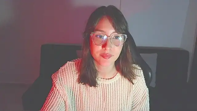 Snapshot of Yulienneg chatting on April 30, 2026, 12:50 am Yulienneg online show from April 30, 2026, 12:50 am