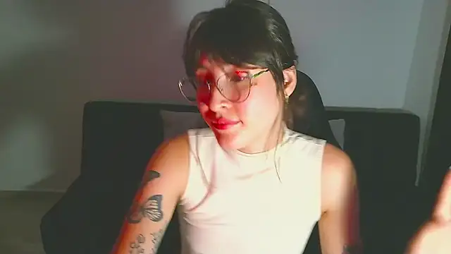 Snapshot of Yulienneg chatting on April 29, 2026, 1:10 am Yulienneg online show from April 29, 2026, 1:10 am