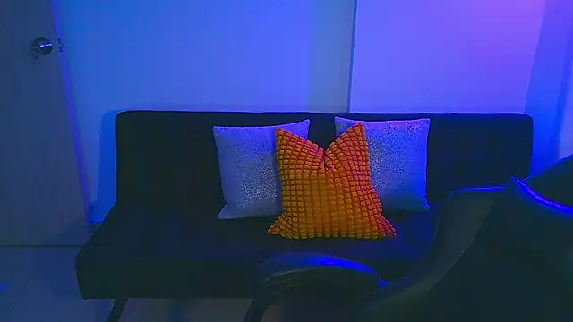 Snapshot of Yulienneg chatting on February 22, 2026, 9:38 pm Yulienneg online show from February 22, 2026, 9:38 pm