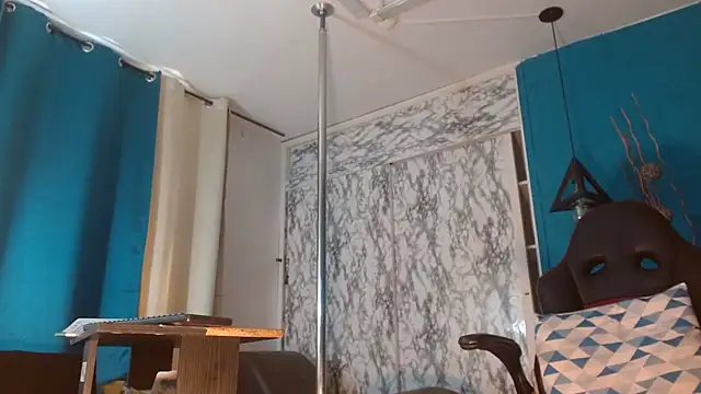 Snapshot of hanna_mooreee chatting on November 24, 2025, 6:30 pm hanna mooreee online show from November 24, 2025, 6:30 pm