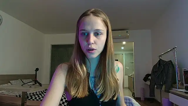 littlemolly11 online show from September 29, 2025, 2:44 pm
