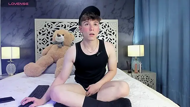 Snapshot of TaylerWhite chatting on November 17, 2025, 12:20 pm TaylerWhite online show from November 17, 2025, 12:20 pm