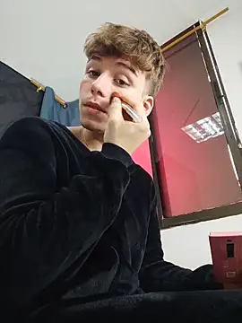 Snapshot of TaylerWhite chatting on November 16, 2025, 12:32 pm TaylerWhite online show from November 16, 2025, 12:32 pm