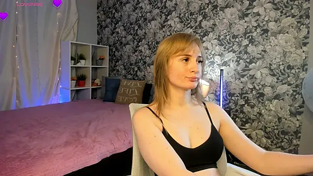 Snapshot of Laila_Blarr chatting on May 17, 2026, 12:27 pm Laila Blarr online show from May 17, 2026, 12:27 pm