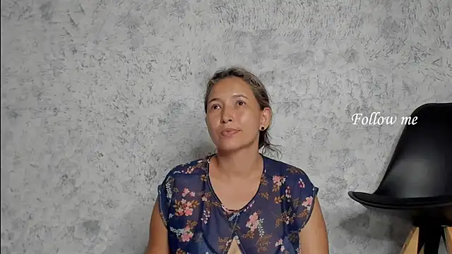 marly charm  online show from December 17, 2025, 1:54 am