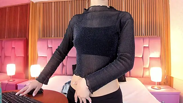 Snapshot of Sophie_Calloway chatting on October 10, 2025, 2:29 pm Sophie Calloway online show from October 10, 2025, 2:29 pm