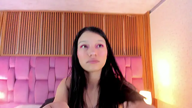 Snapshot of Sophie_Calloway chatting on October 14, 2025, 2:17 pm Sophie Calloway online show from October 14, 2025, 2:17 pm