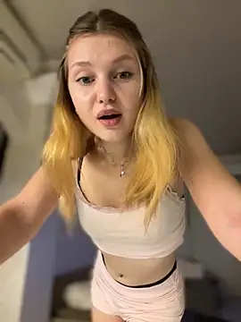 Emaline Fane online show from December 3, 2025, 6:18 pm