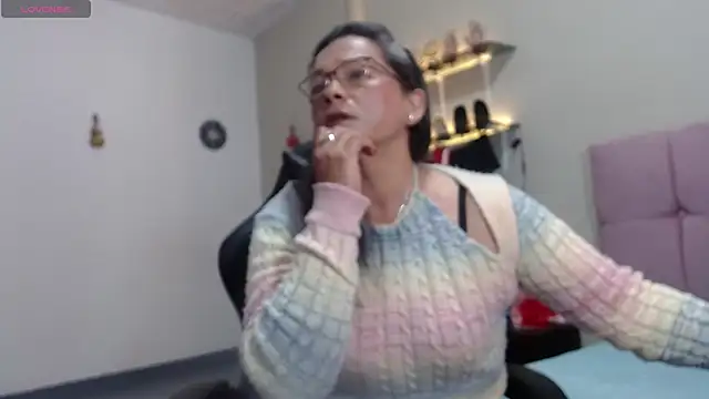 Snapshot of SolVegaNaciente chatting on November 2, 2025, 3:22 am SolVegaNaciente online show from November 2, 2025, 3:22 am