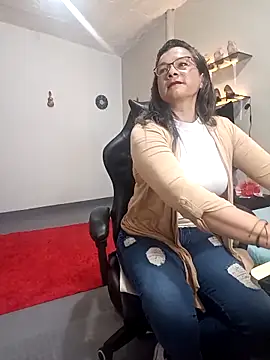 Snapshot of SolVegaNaciente chatting on November 19, 2025, 4:01 am SolVegaNaciente online show from November 19, 2025, 4:01 am