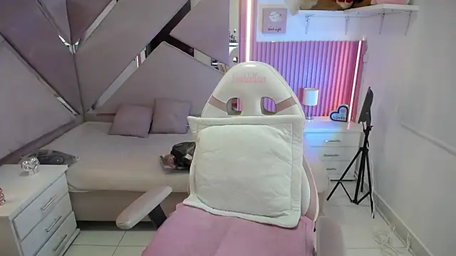 Snapshot of Mia_garcia28 chatting on November 19, 2025, 7:36 pm Mia garcia28 online show from November 19, 2025, 7:36 pm