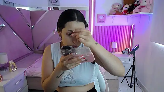 Snapshot of Mia_garcia28 chatting on December 1, 2025, 7:48 pm Mia garcia28 online show from December 1, 2025, 7:48 pm