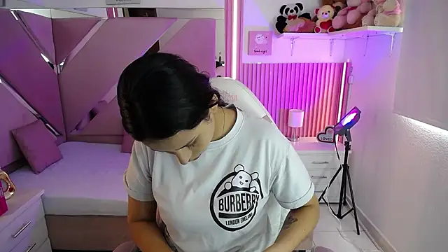 Mia garcia28 online show from March 10, 2026, 2:32 pm