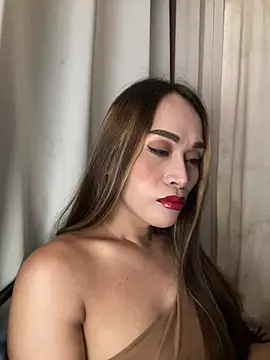 RomanticPearlTS online show from May 5, 2026, 12:24 am